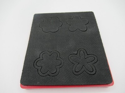 Sizzix Charms, Flowers #1 Bigz Die #38-1050 ''Look''