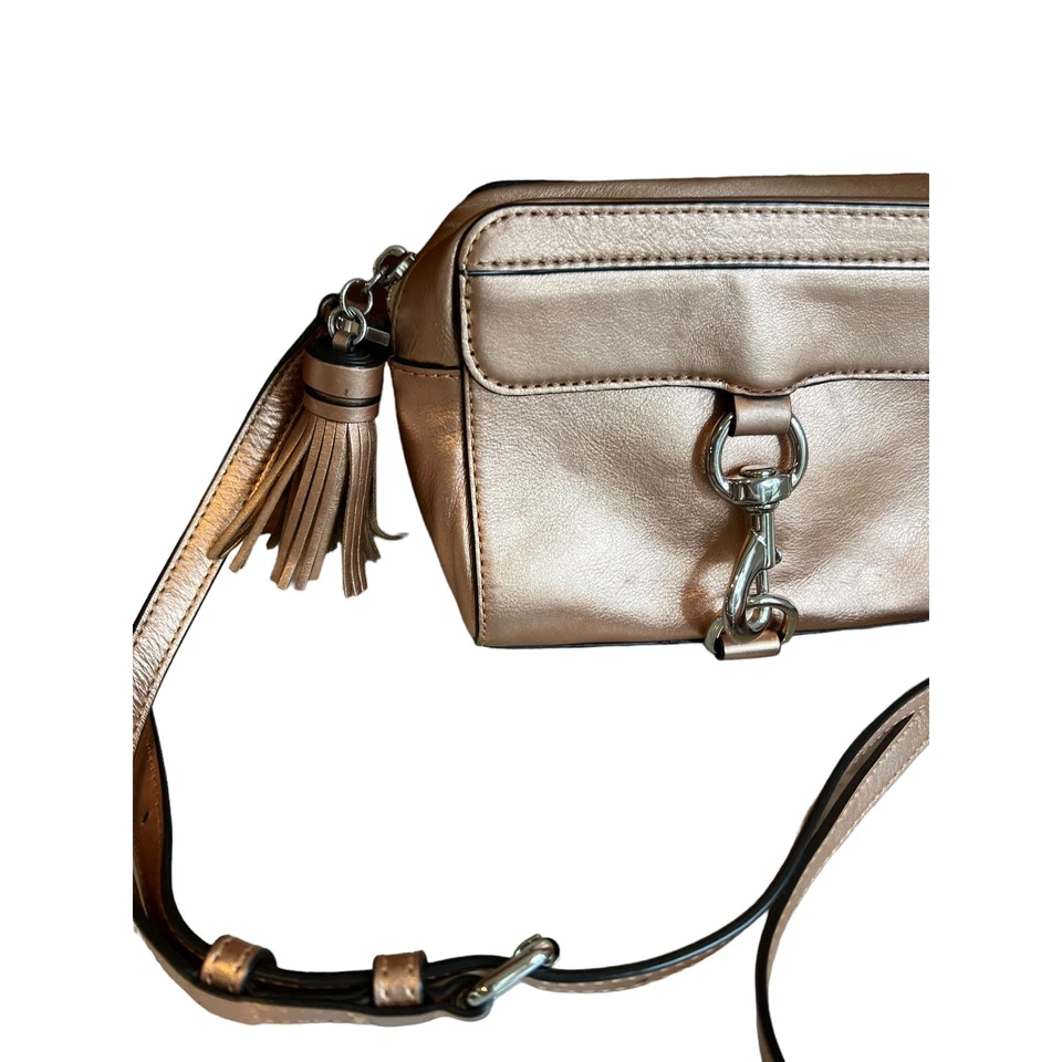 Bolso para cámara Rebecca Minkoff MAB metálico dorado rosa Foto 4 de 4
