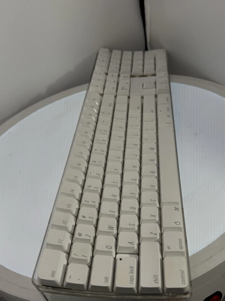 Apple A1016 Wireless Bluetooth Mechanical Keyboard White TESTED & CLEANED - Image 2 of 4