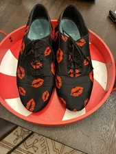 International Dance Shoes Woman’s Sz8 Blk With Red Kisses
