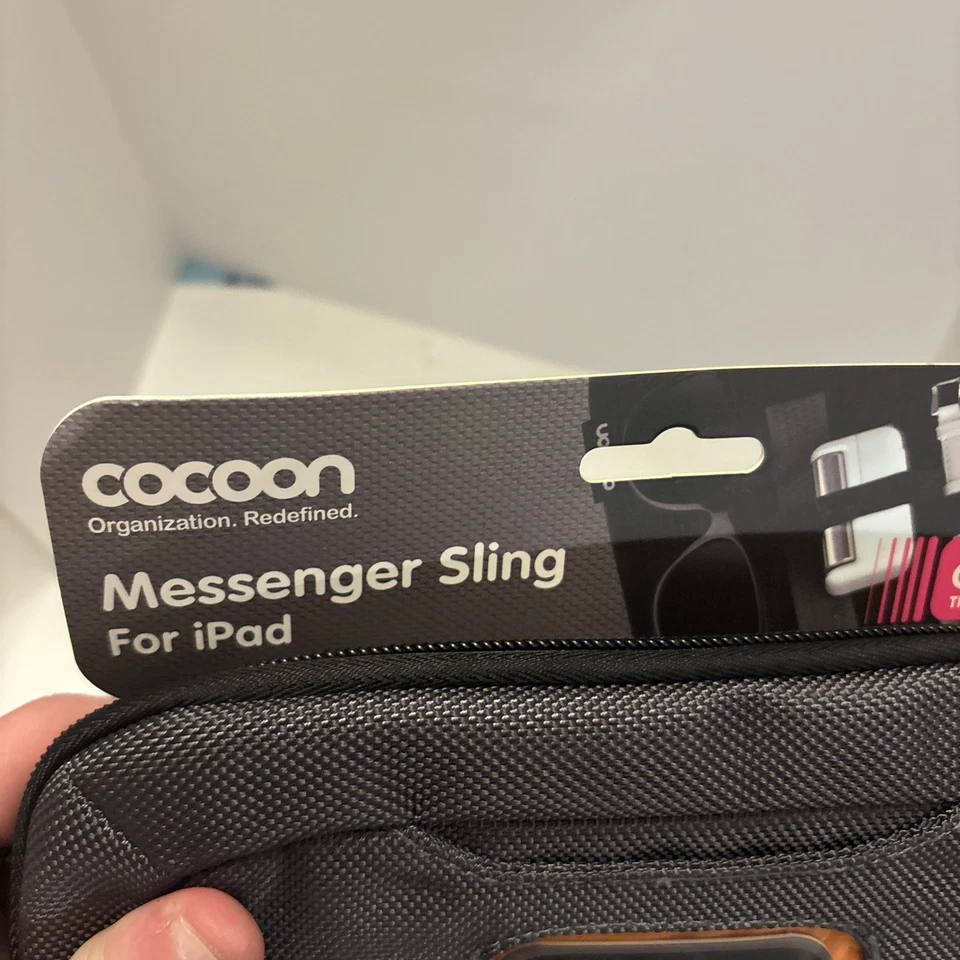 Eslinga mensajera Cocoon CGB150 negra naranja para computadora Apple iPad con cuadrícula Foto 3 de 4