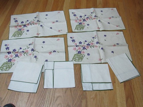 Vintage Unused Vera? Linen 4 Placemats 4 Napkins Mod Purple Pink Flowers