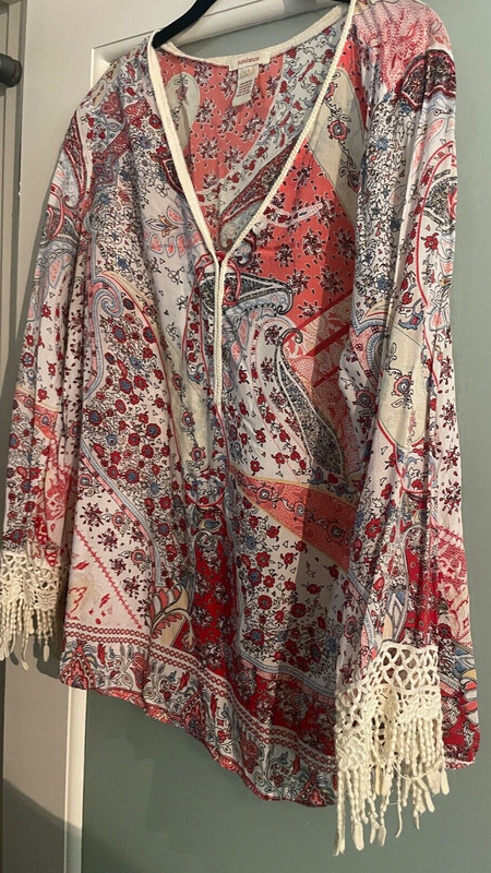Sundance woman's top, L, rayon, fringe sleeves, never worn