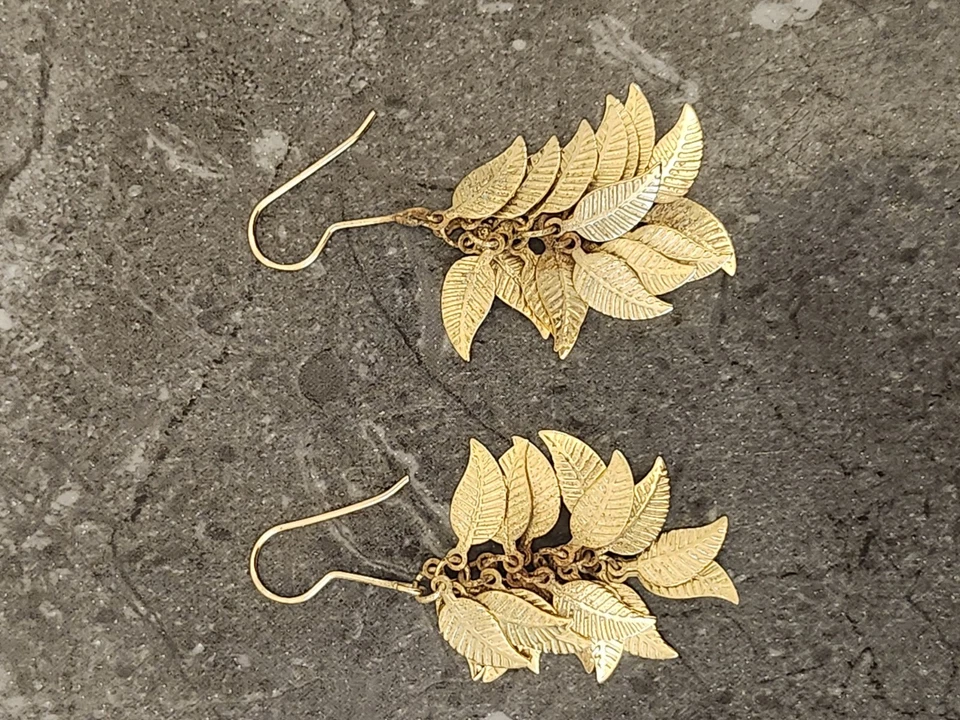 PENDIENTES COLGANTES LIGEROS HOJA ORO ANTHROPOLOGIE De colección Foto 2 de 3