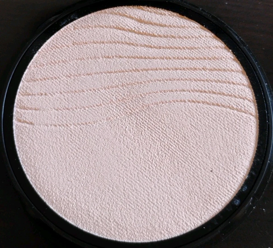 Luminous Silk Compact