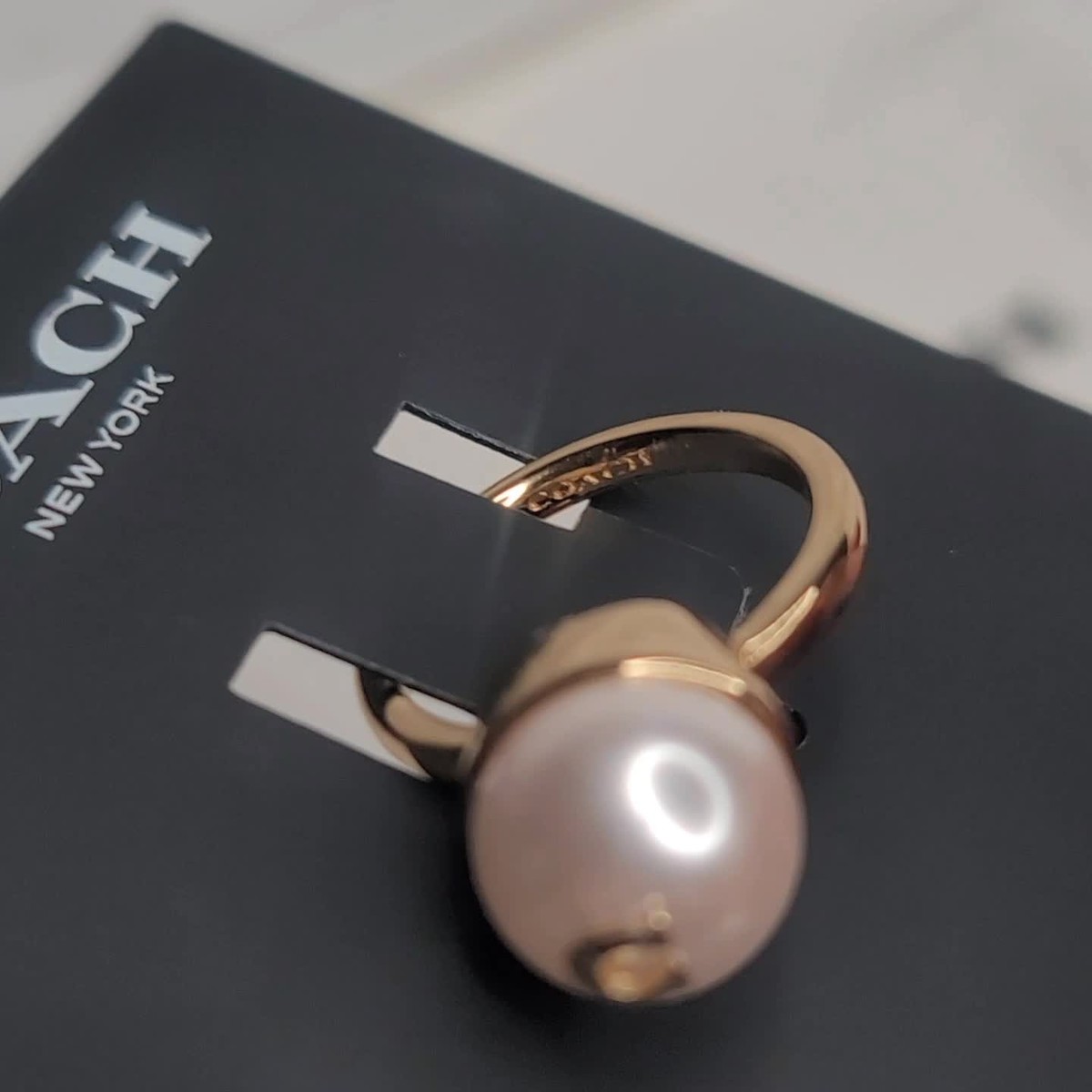 COACH メタルリング 約1.9cm幅 Coach New York Signature C Logo Gold Plate Pearl Ring Women's size