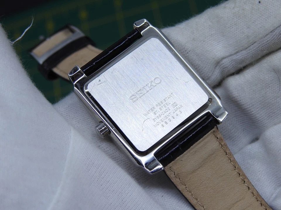 Seiko Men's Retrograde Day Date Stainless Steel 34mm Quartz Watch 5Y66-0AC0 - Image 2 of 3