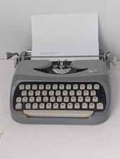 Vintage Royal Royalite Manual Portable Typewriter thumbnail