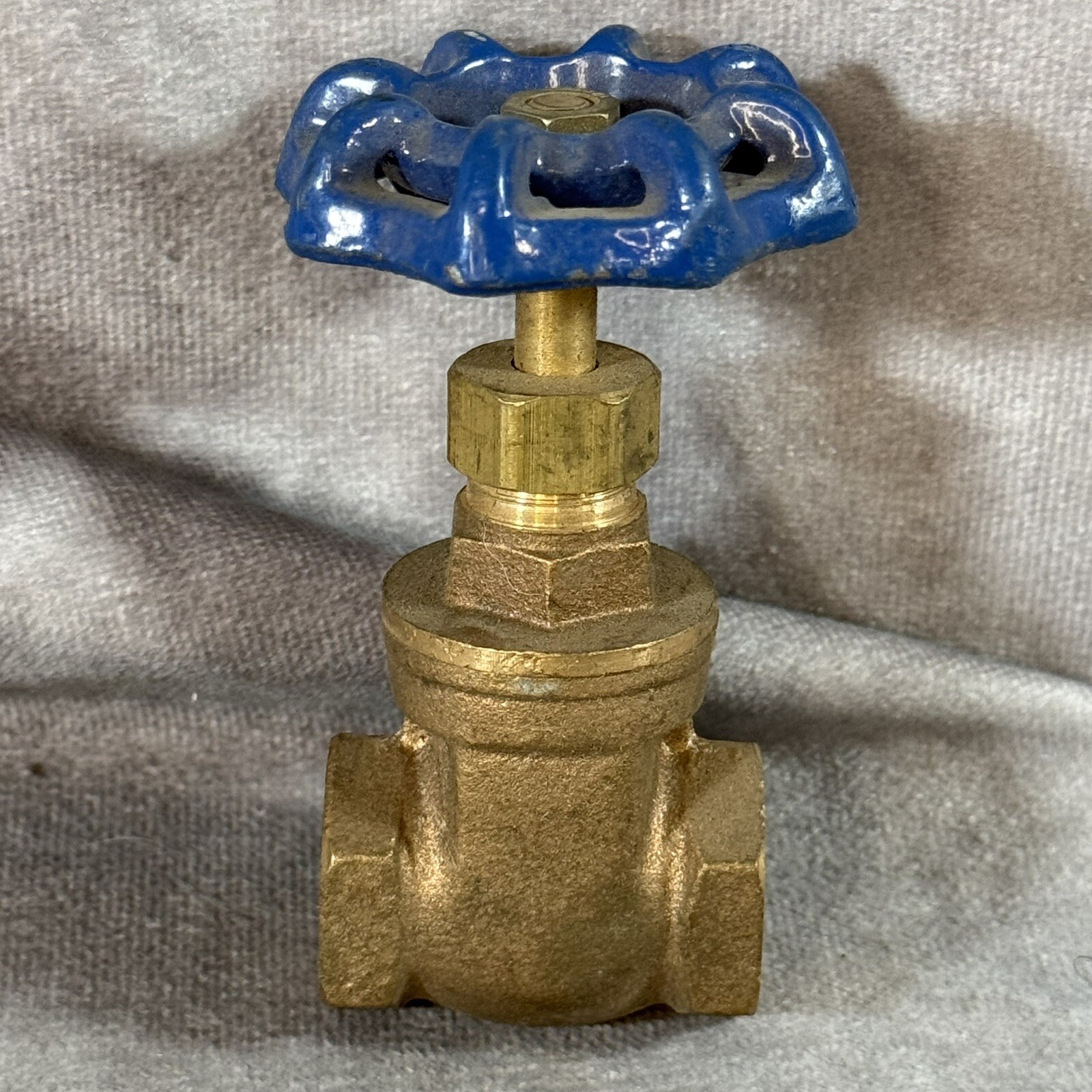 A-1 1/2" FIP x 1/2" FIP 200 WOG psi Lead-Free Brass Gate Valve GV