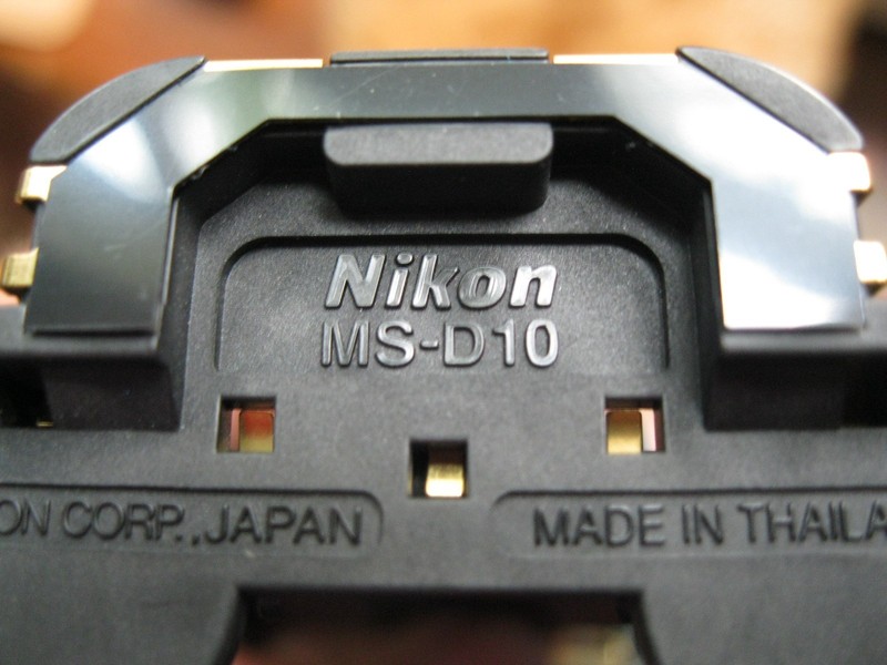 Nikon MS-D10 AA Battery Holder and soft case