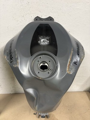 19-26 KAWASAKI ZX6R OEM FUEL TANK GAS TANK ASSEMBLY DAMAGED Clean