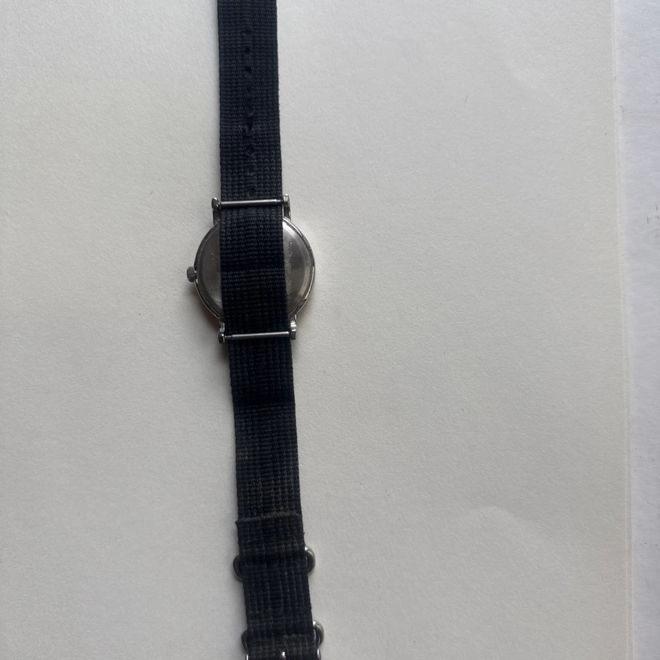 Reloj Timex Expedition Scout 30 mm correa de tela verde/titanio Foto 3 de 4