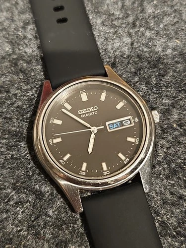 Seiko Quartz 7N49 Black Dial Vintage Men’s Watch 37mm Parts Or Repair