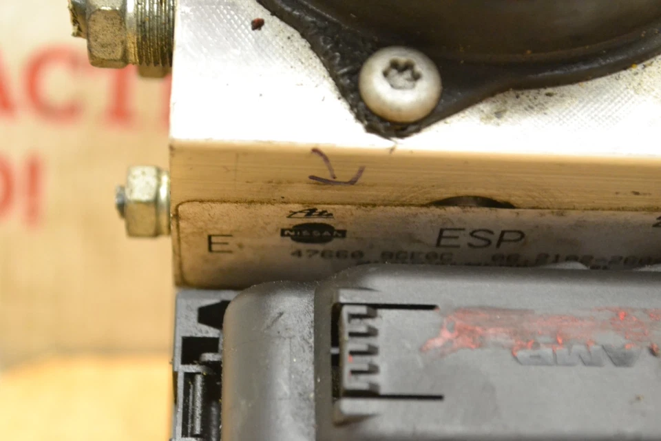 2013-15 Nissan Armada ABS Antilock Brake Pump Control 476609GE0C Module 532-11B2 - Image 2 of 4