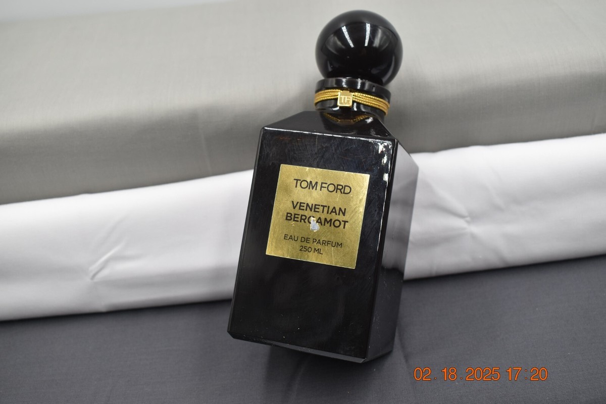 TOMFORD VENETIAN BERGAMOTE 2015年製希少 TOMFORD VENETIAN BERGAMOTE 2015年製希少 【公式通販】