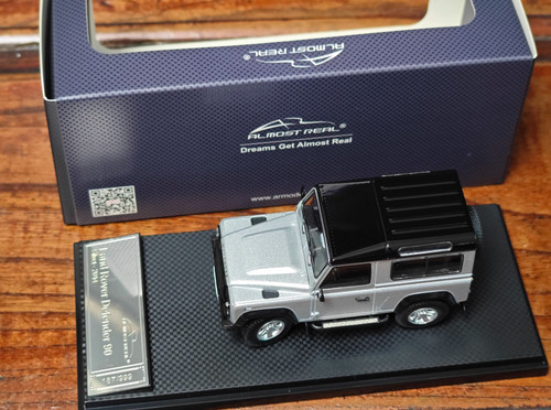 Modellino auto quasi reale 1:43 Land Rover Defender 90 2014 argento - Foto 1 di 4