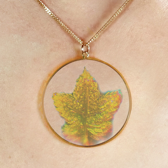 9ct Gold Hologram Pendant - Canadian Maple Leaf (Large) + 20"" Chain