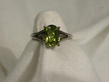 Women's 8x6mm Peridot ring Sz 6