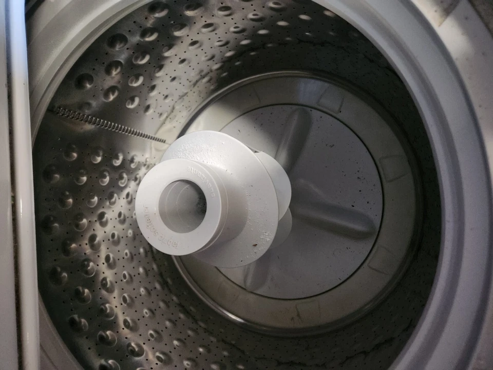 GE Unitized Spacemaker 2.0 Cuft lavadora y secadora en blanco inteligente (GUD24ESSMWW) Foto 3 de 3