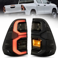 VLAND Coppia Fanali Posteriori LED Grigio per Toyota Hilux (2015-2020) con Indicatore di direzione Giallo