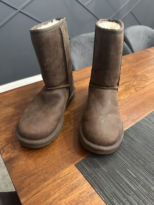 UGG Classic Boots for Women, US 7 - Chocolate