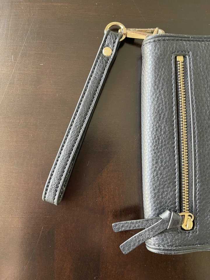 Cartera Muñequera Tory Burch Cuero Guijarro Negro Herrajes Dorados Foto 3 de 4