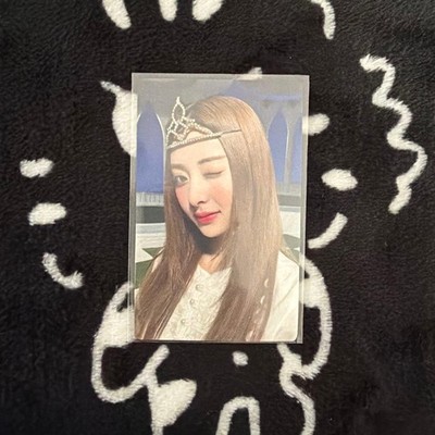 LESSERAFIM Yunjin FEARLESS Japan Regular Edition Photo Book HYBE