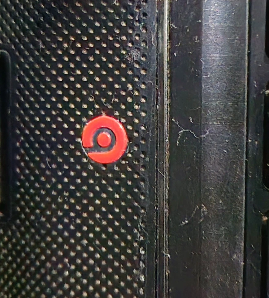 Развлекательный компьютер HP Pavilion dv6-7029wm с 2 небольшими линиями на экране все еще работает - Изображение 4 из 4