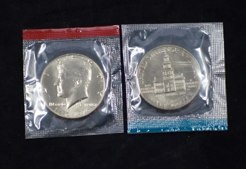 1976 P & D Kennedy Bicentennial Half Dollar US Mint Cello 2 Coin Set