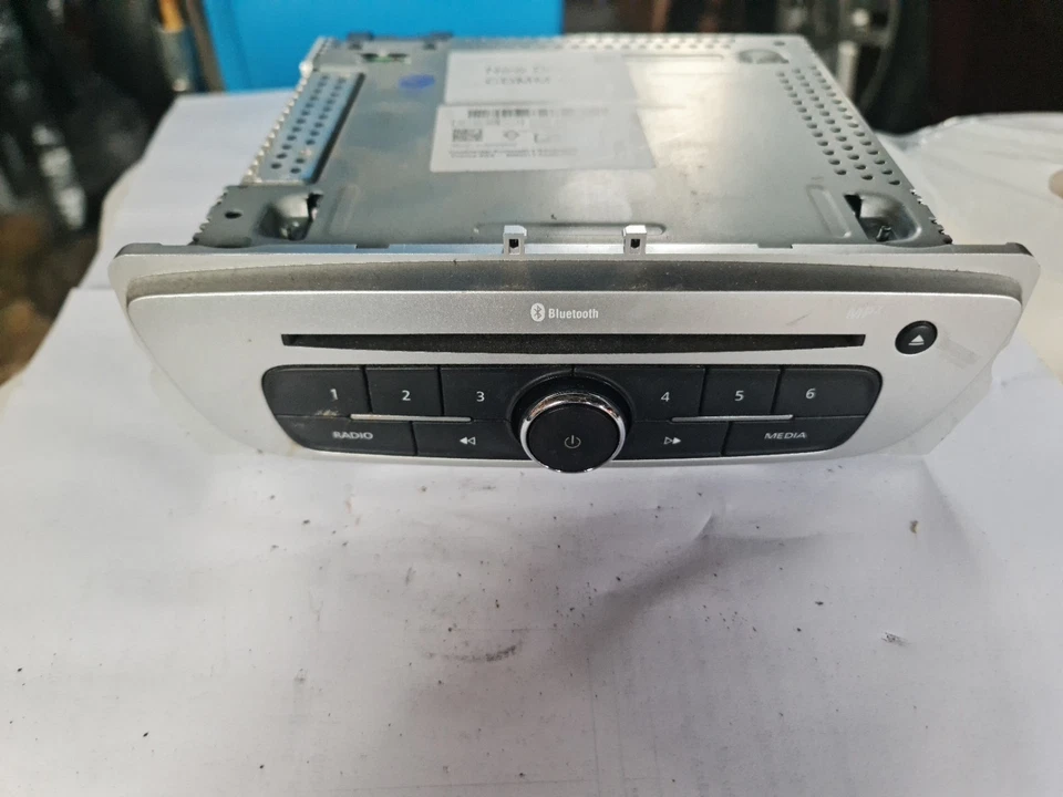 Autoradio CD Bluetooth - Renault Megane III Scenic livré avec code - 281156185R - Photo 1/4