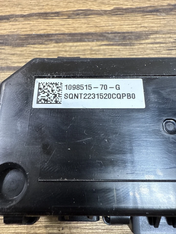 2020-2023 Tesla Model 3/Y Front Right Seat Control Module Harness 1098515-70-G - Image 2 of 4