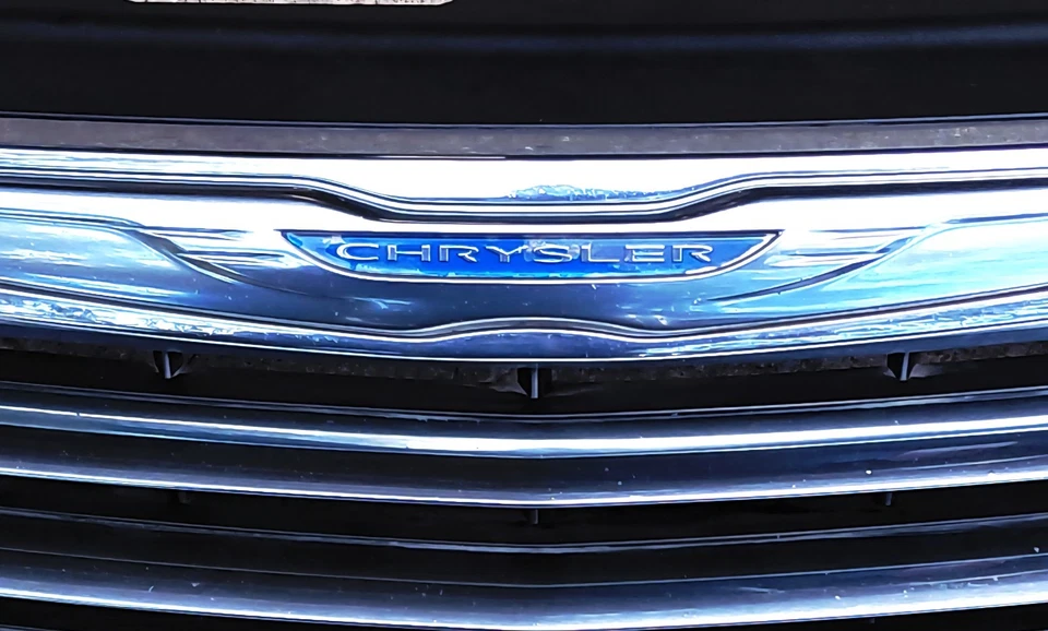 2011-2016 Chrysler Town & Country Upper Grille Silver & Chrome Surround Upper Foto 4 de 4