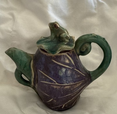 VTG Ceramic Teapot w/ Frog-on-Lilypad Vines Lid Asian Theme Majolica Style