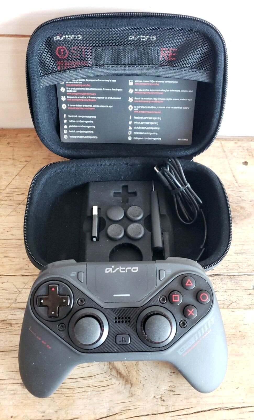 Astro Gaming C40 TR Wireless Controller for PlayStation 4 / PC - Black -  Case