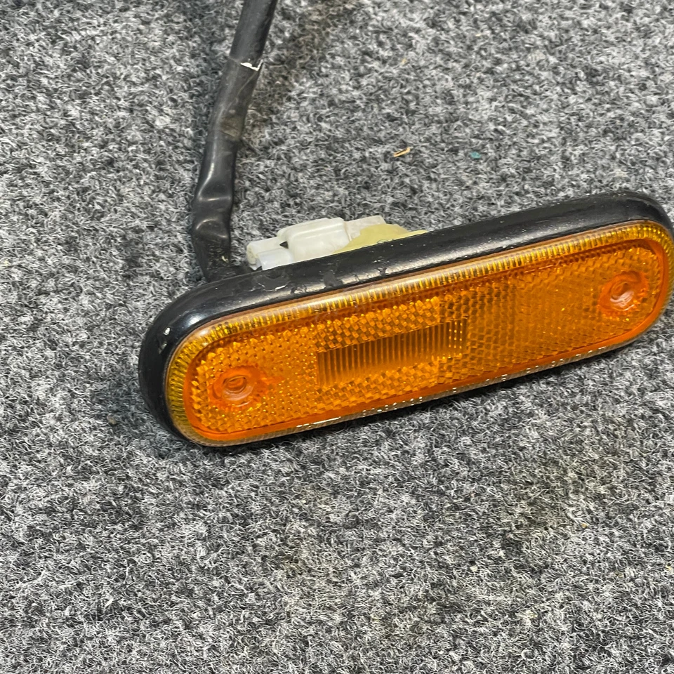SUZUKI ESTEEM AERIO FRONT SIDE MARKER LIGHT LH OEM DRIVER - Image 2 of 4