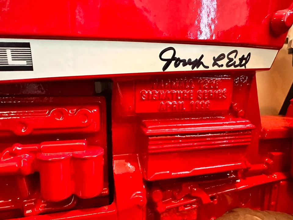 1965 Case IH RARE VINTAGE Farmall 1206 1/8 Scale Signature Series Diesel Tractor - Image 3 of 4