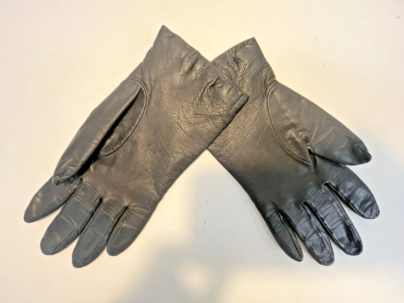 Vintage Fownes Women's Black Soft 100% Leather Gloves, Size 8, Cashmere Lined