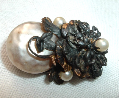 VINTAGE RARE MIRIAM HASKELL PEARL FLOWER BROOCH PIN