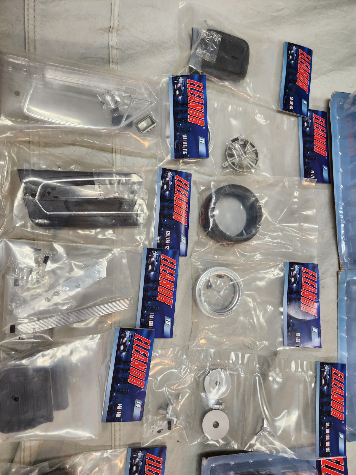 Eaglemoss 1/8 Eleanor Diecast Club kit 15, 714, 1922 Binder, mags 1