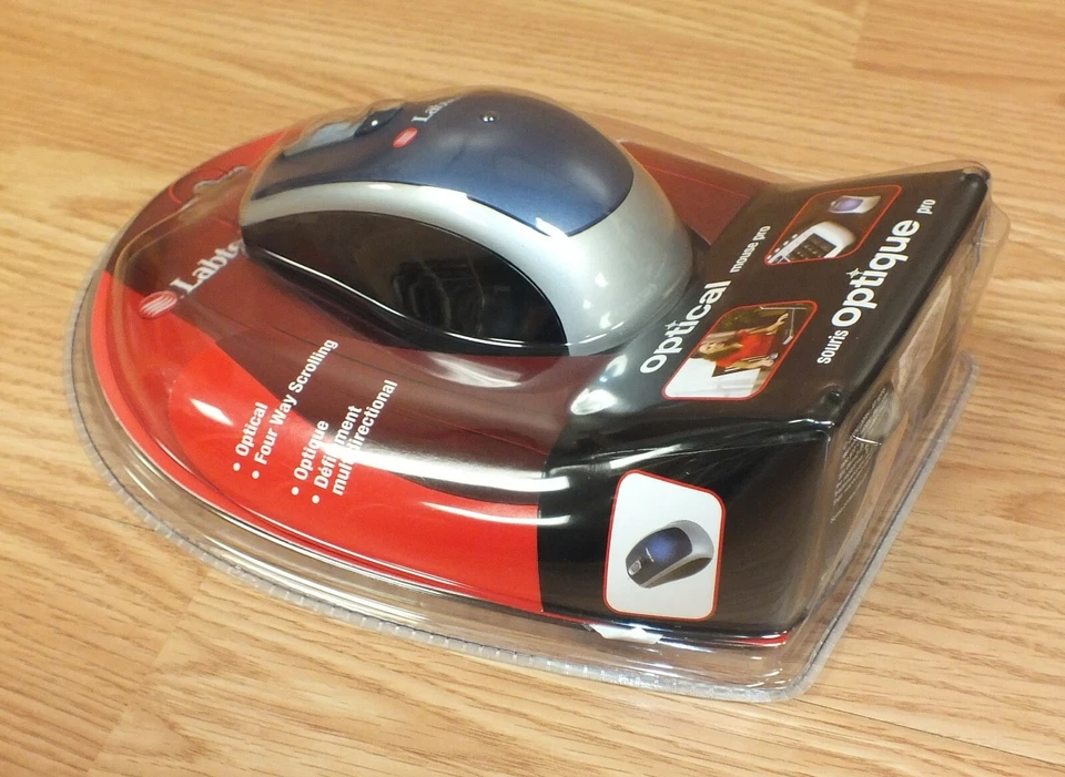 Labtec (931214-0403) Optical Mouse Pro USB Four Way Scrolling/Optical Technology - Image 3 of 4