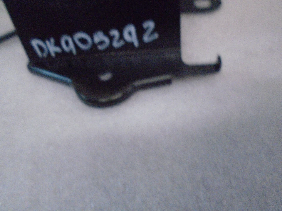 2003-2005 SAAB 9-3 SEDAN REAR LEFT SIDE SIDE SEAT LATCH RELEASE OEM DK905292 - Image 4 of 4