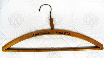 alter Holz Kleiderbügel Franz Heinze. Riesa (Elbe)