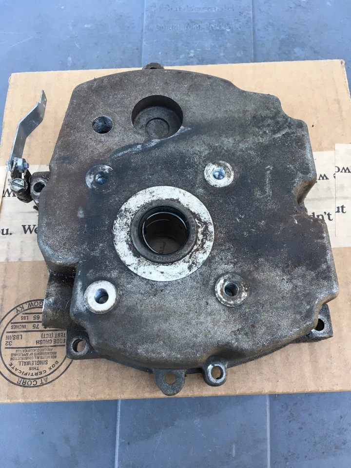 Cubierta de cojinete lateral del cárter del cilindro Tecumseh HSK50, HSK60, HSK70 31303 - FABRICANTE DE EQUIPOS ORIGINALES Foto 2 de 4