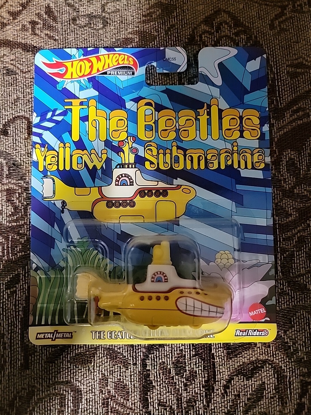 Hot wheels premium the beetles yellow submarine mattel real riders