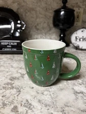 Harry and David Christmas mug Green with Green and Red and white Trees Hp7600397
