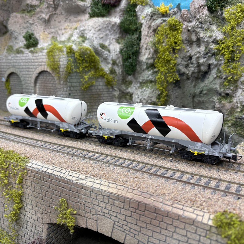 Wagons Uacns Holcim ROCO 6600192 coffret haut de gamme de 2 citernes HO en finition Ep. VI