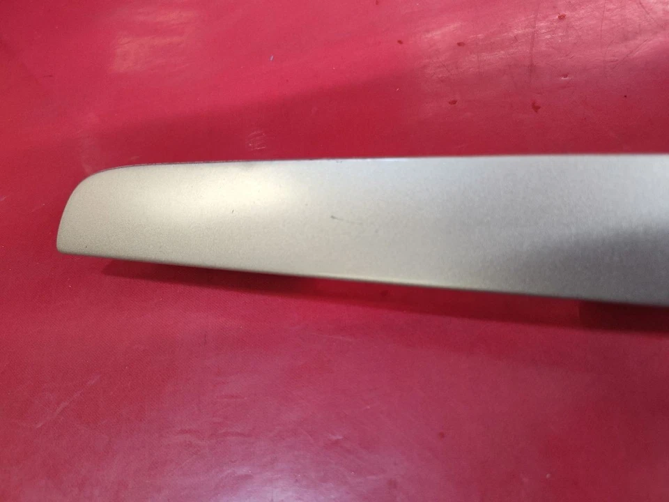 Toyota Prius 2001-2003 sedán maletero tapa llave agujero adorno fascia plateado Foto 2 de 4