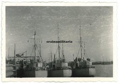 Orig. Foto Schiff im Hafen CUXHAVEN Winter 1942 Minensuchboot Torpedoboot