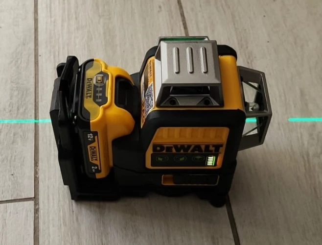 LIVELLA LASER DeWALT DC089LG 12 Linee 3x360 gradi BATTERIA 12V+CARICATORE - Imagen 3 de 4