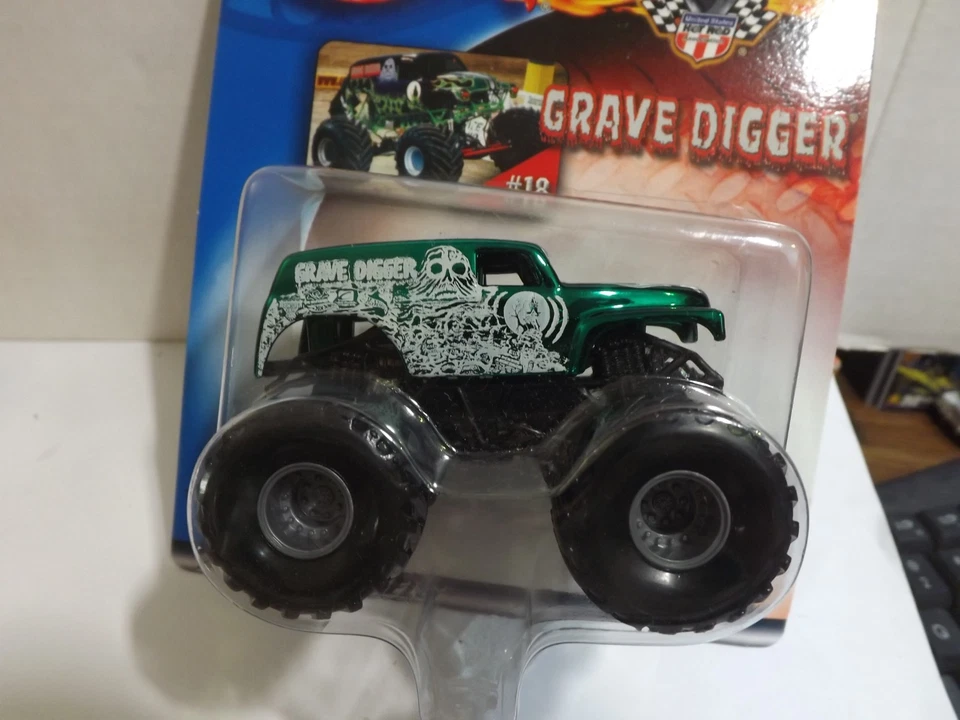 2003 Hotwheels Monster Jam Chrome Grave Digger # 18 - Image 2 of 4